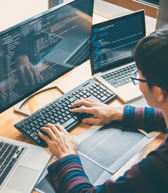 it specialist typing on a computer