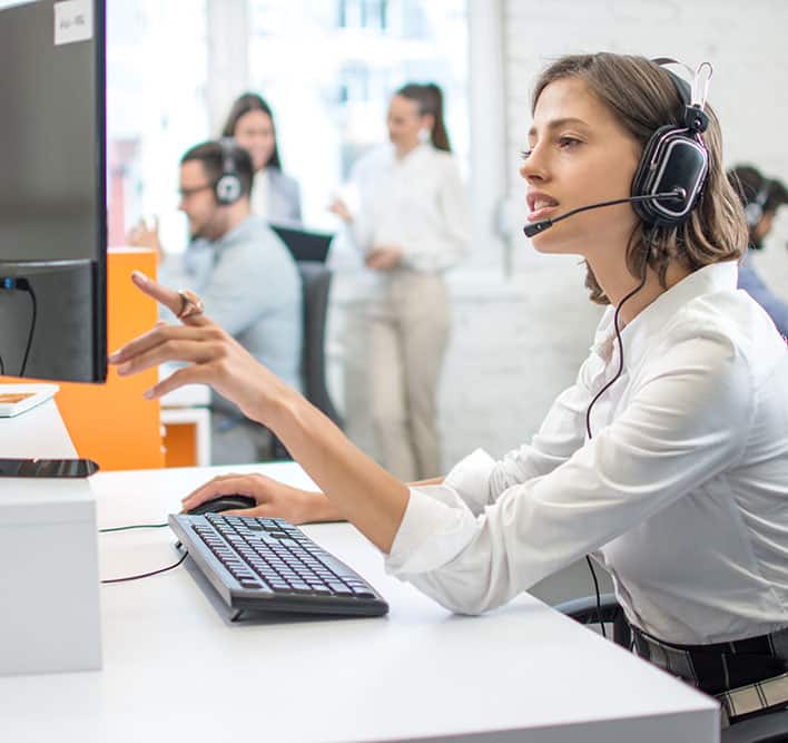 it help desk support worker helping a client